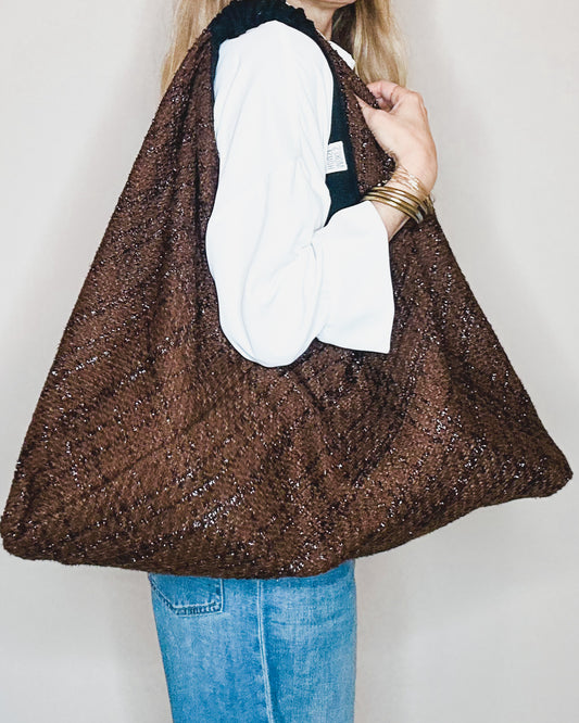 Borsa TERESA artigianale reversibile - vista indossata lato lamé marrone