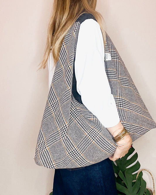 Borsa JOLANDA reversibile - vista indossata design principe di Galles e marrone