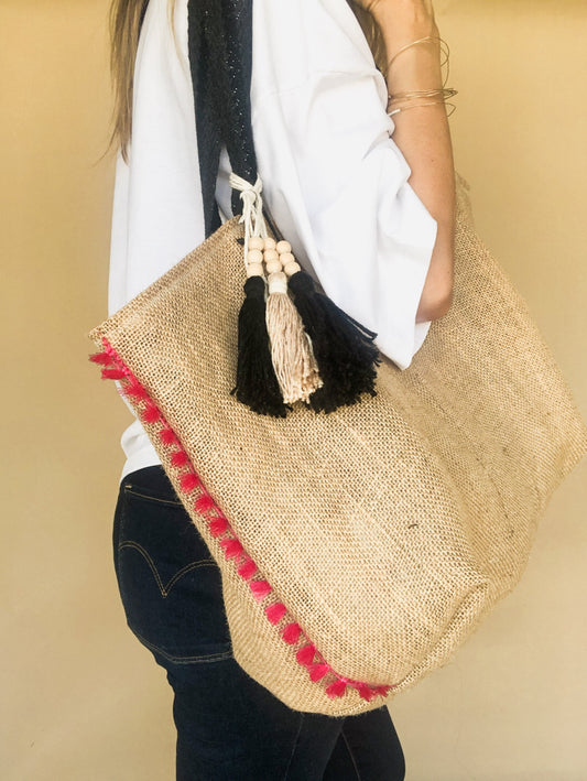 Borsa mare in juta Moki's House vista indossata