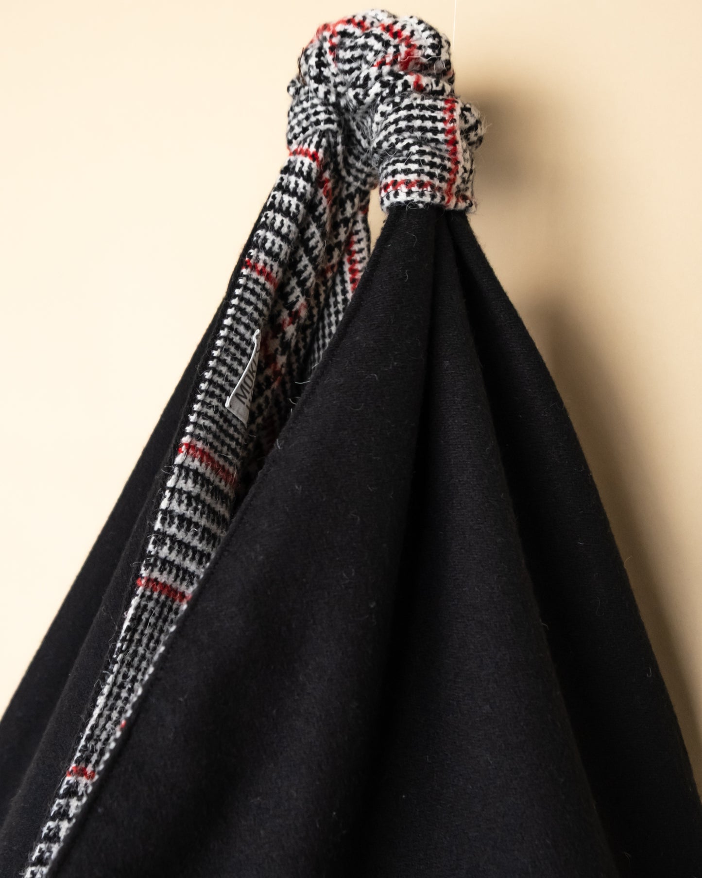 Borsa ORNELLA particolare manici lato nero - design reversibile in misto lana