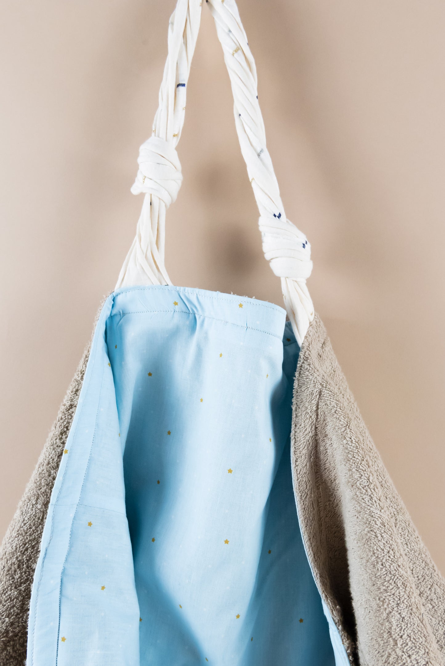 BORSA in spugna taupe particolare manici