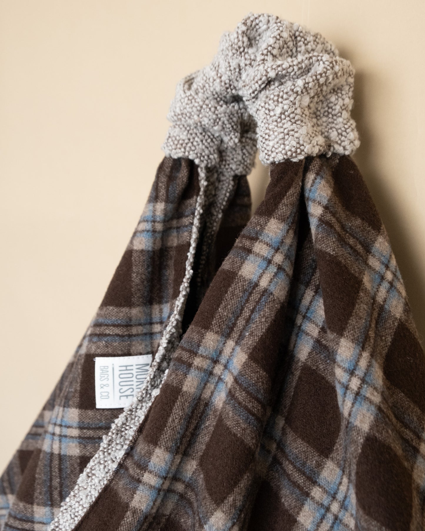 Dettaglio borsa ALMA - lato bouclé morbido