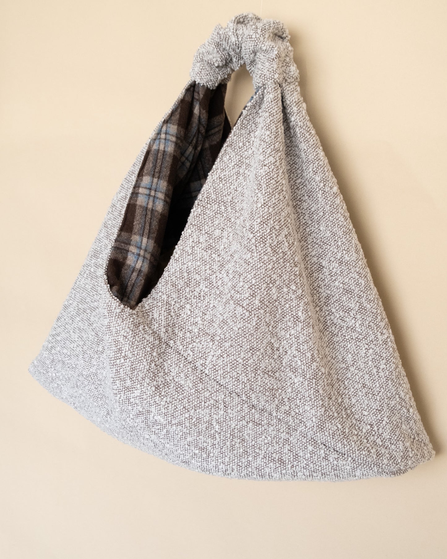 Borsa ALMA indossata - versatilità giorno e sera