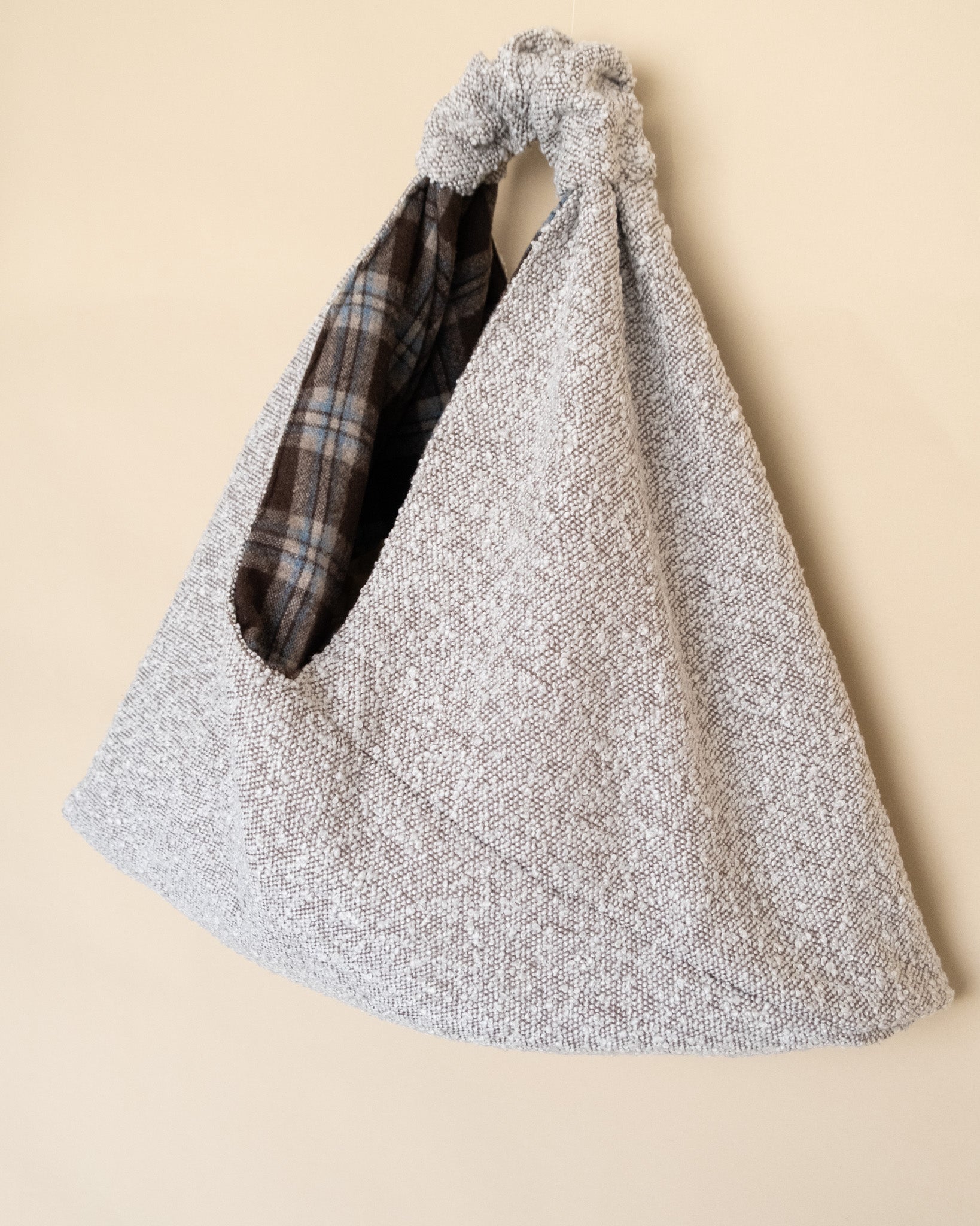 Borsa ALMA indossata - versatilità giorno e sera