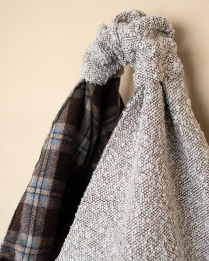 Dettaglio texture bouclé borsa reversibile ALMA