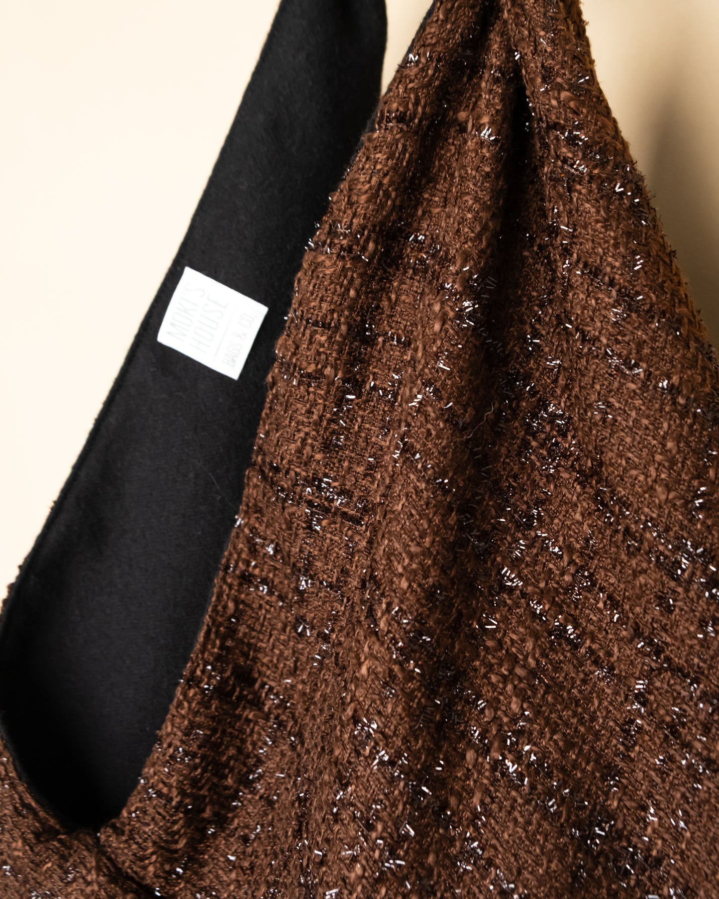 Dettaglio interno borsa reversibile TERESA in lamè  marrone e misto lana nera