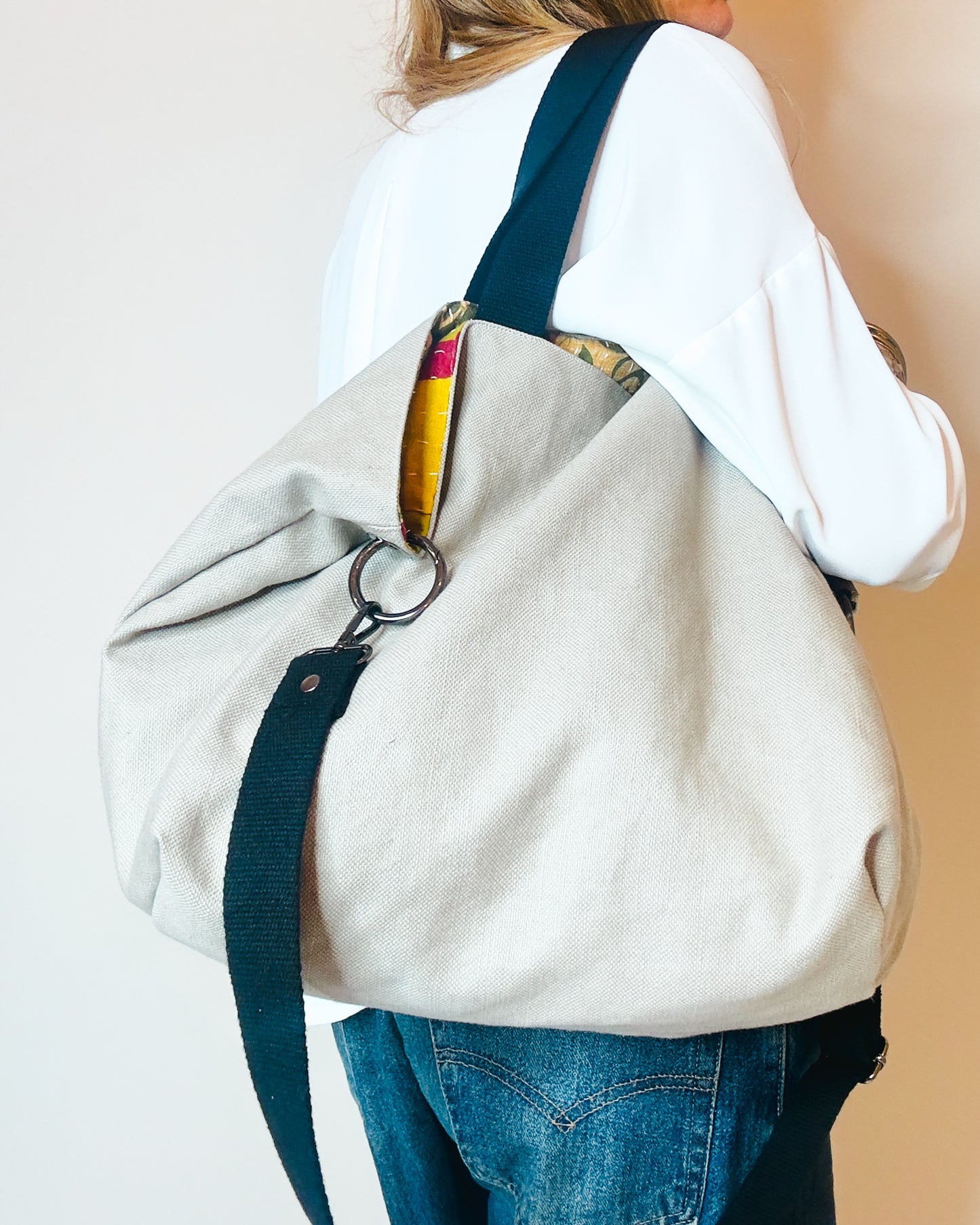 ILA | BORSA CON TRACOLLA REGOLABILE