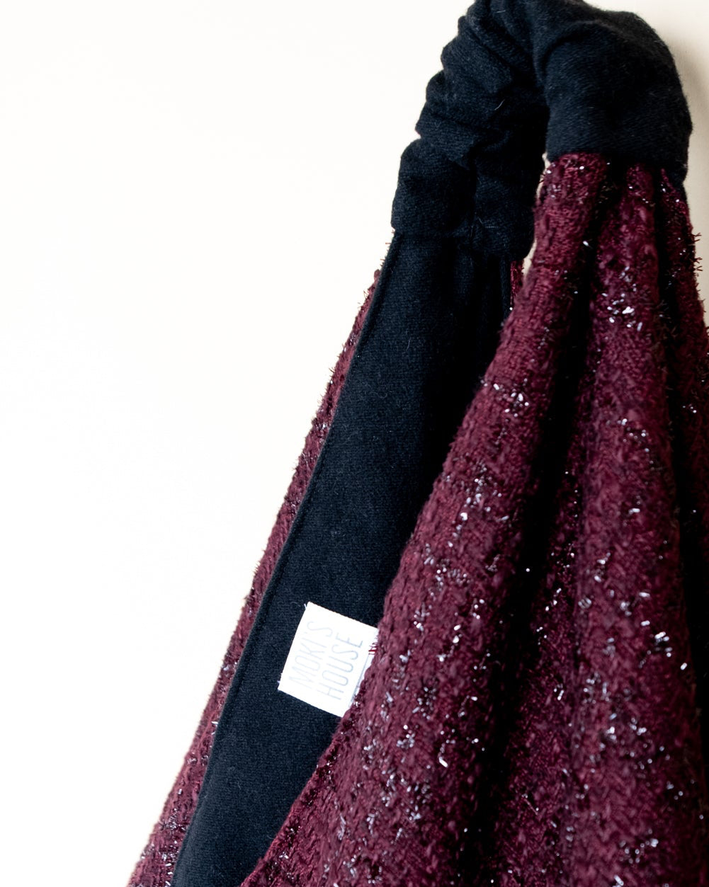 Dettaglio borsa Claudine lato lamè burgundy brillante 